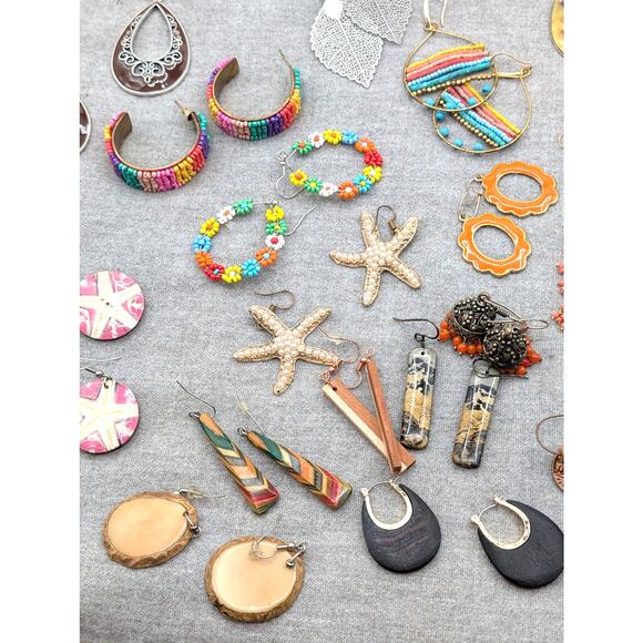 Lot of 29 Pair of Boho Vibe Earrings for Pierced Ears - Picture 4 of 10